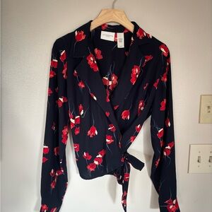Liz Claiborne Navy Floral Wrap Top Size Large
